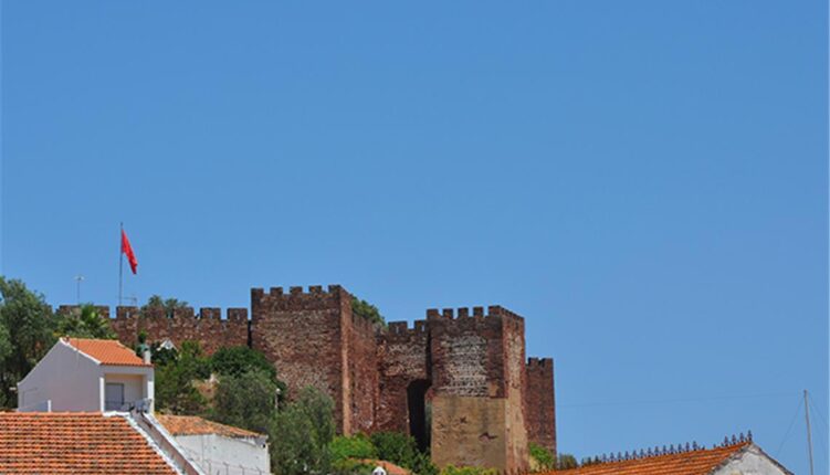 rooftops and castle of silves