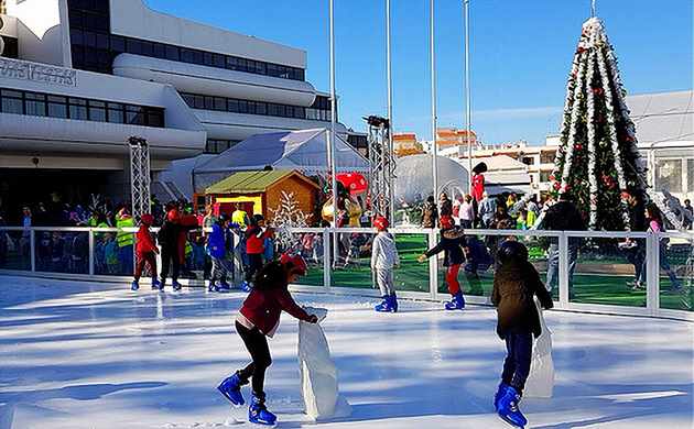 children on ice rink in albufeira