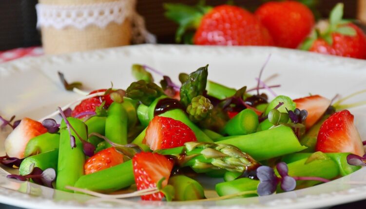 Asparugus and strawberry salad